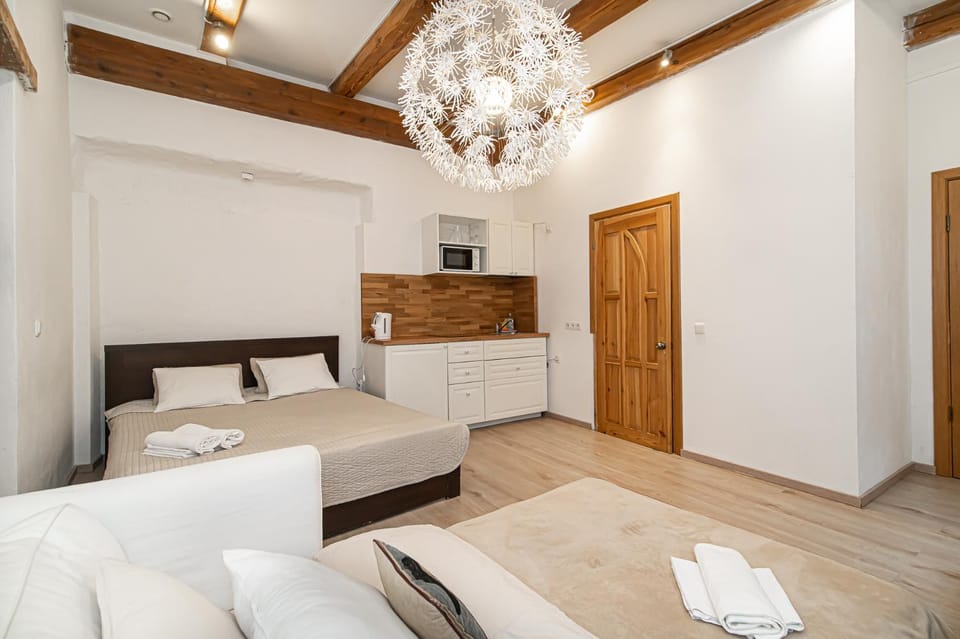 Bed, Kitchen or kitchenette, Living room, Photo of the whole room, Bedroom, towels