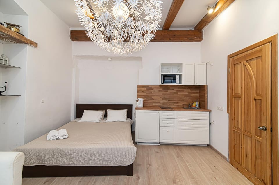 Bed, Kitchen or kitchenette, Bedroom