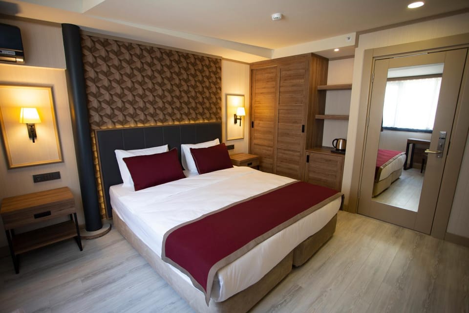 Bed, Photo of the whole room, Bedroom, wardrobe