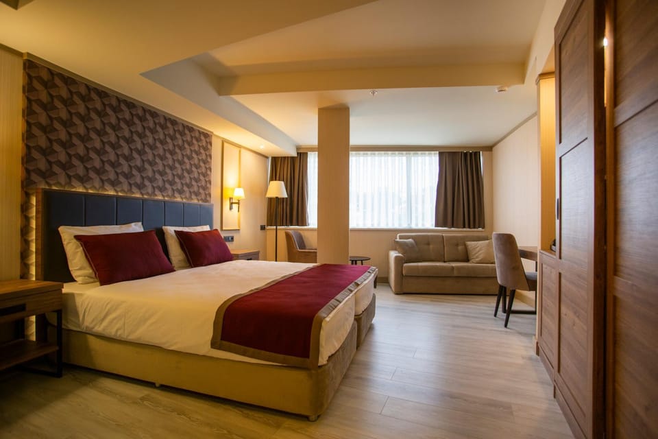 Bed, Living room, Photo of the whole room, Seating area, Bedroom