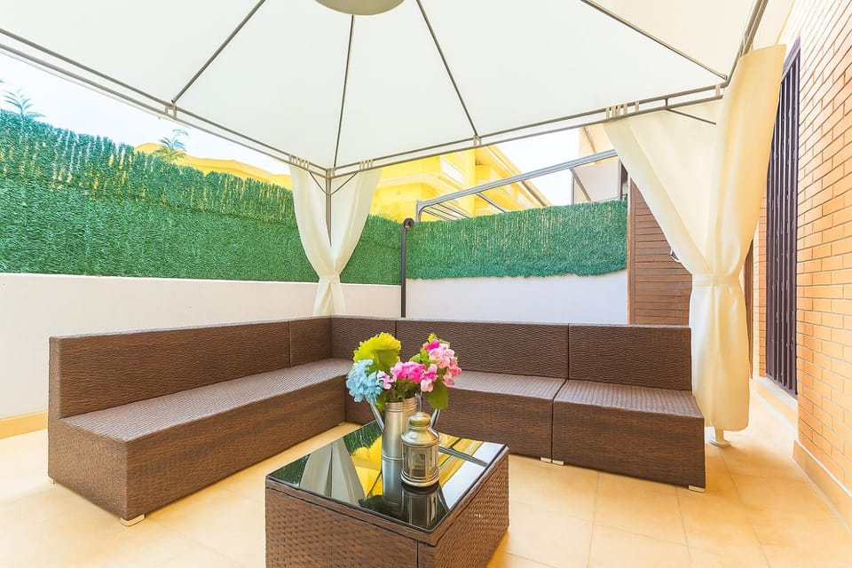 Living room, Garden view