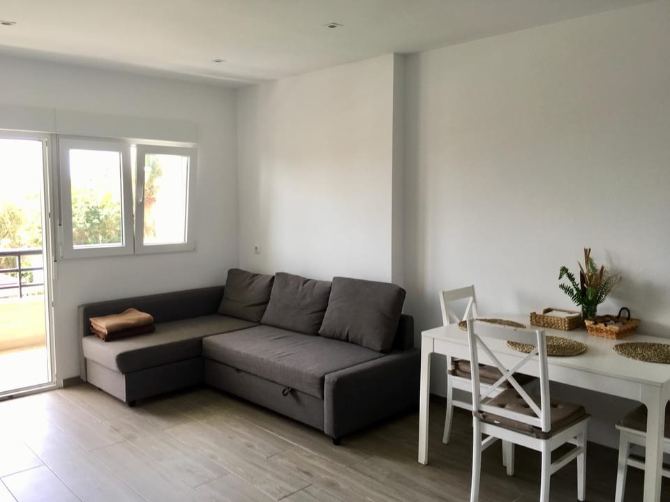 Living room, Photo of the whole room, Seating area, Dining area
