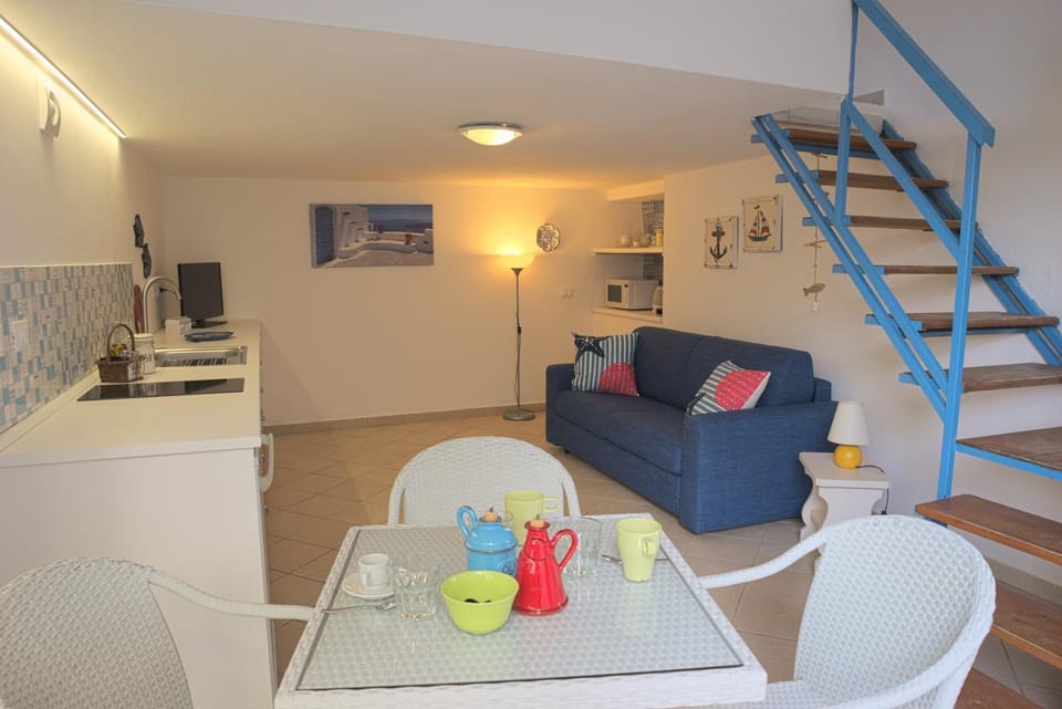 Kitchen or kitchenette, Living room