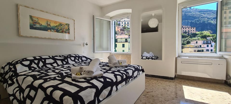 Nearby landmark, Bed, Photo of the whole room, Bedroom