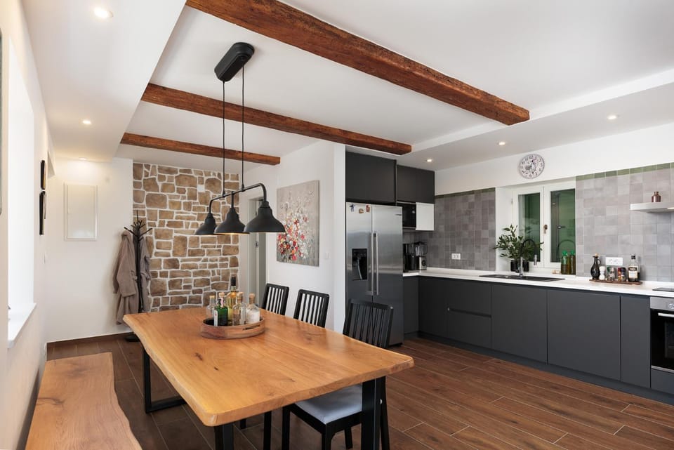 Coffee/tea facilities, Kitchen or kitchenette, Dining area, minibar, pet friendly, stove