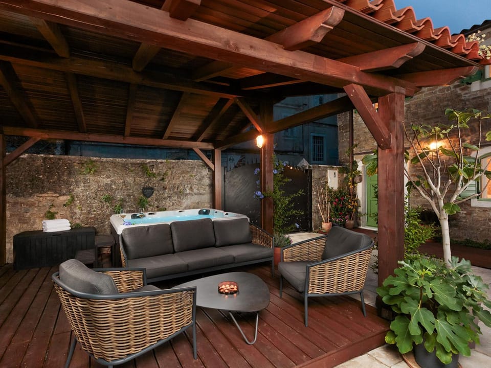Patio, Hot Tub, Balcony/Terrace, Seating area, Garden view