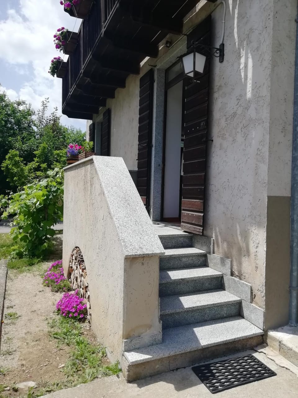 Facade/entrance