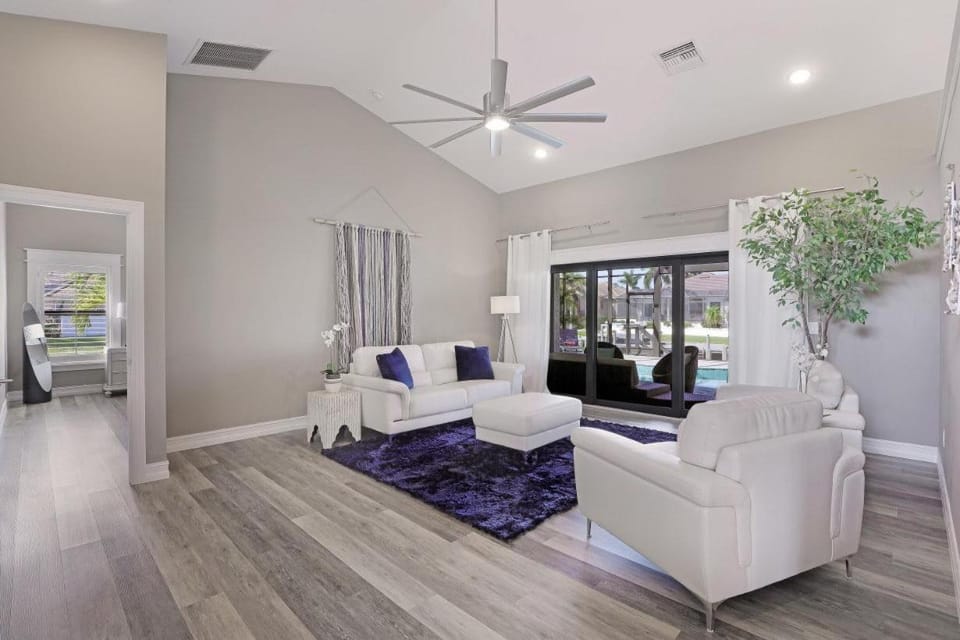 Stunning home with pool, dock and direct gulf access House in Marco Island