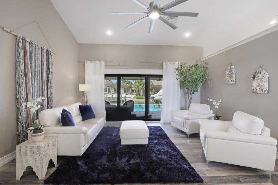 Stunning home with pool, dock and direct gulf access House in Marco Island