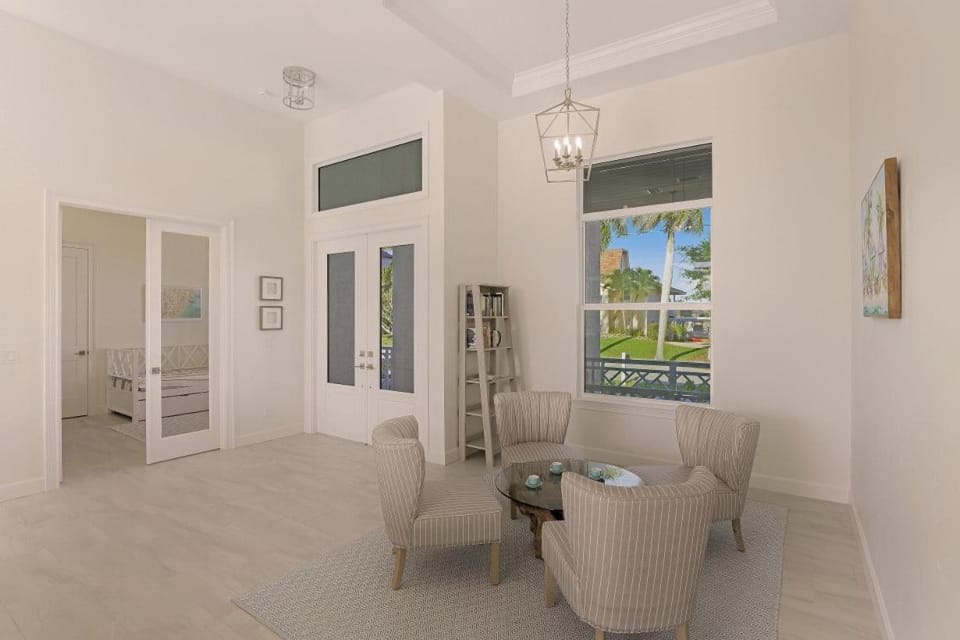 Beachy home with pool and steps to beach/food/shops House in Marco Island