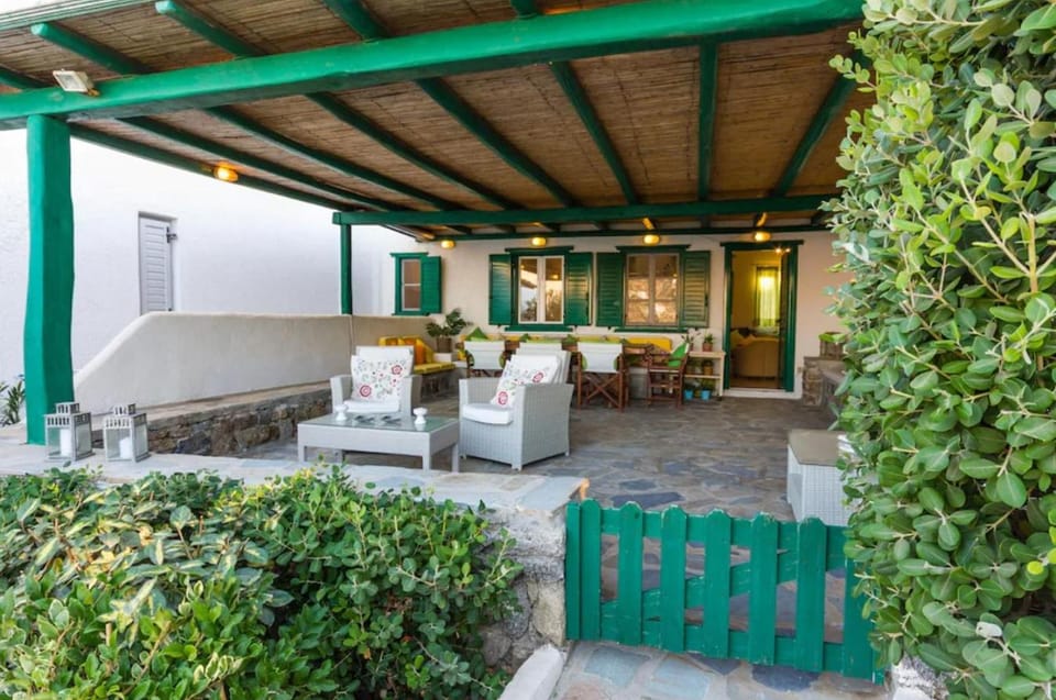 Patio, Day, Garden, Balcony/Terrace, Seating area