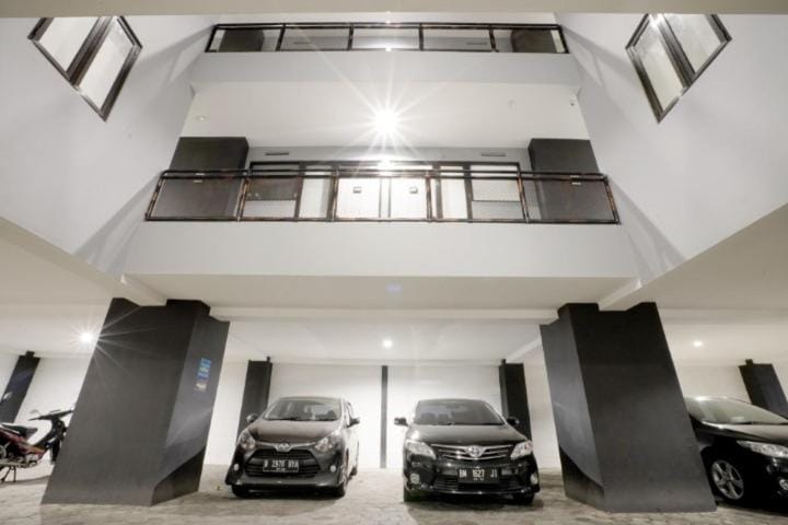 DPARAGON POGUNG F Hostel in Special Region of Yogyakarta