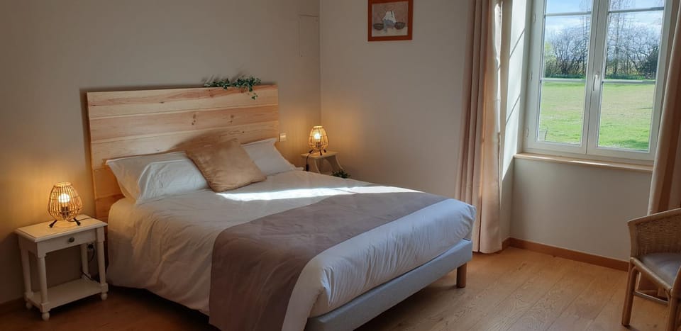 Bed, Photo of the whole room, Bedroom, Garden view