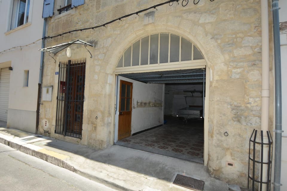 Facade/entrance, Parking
