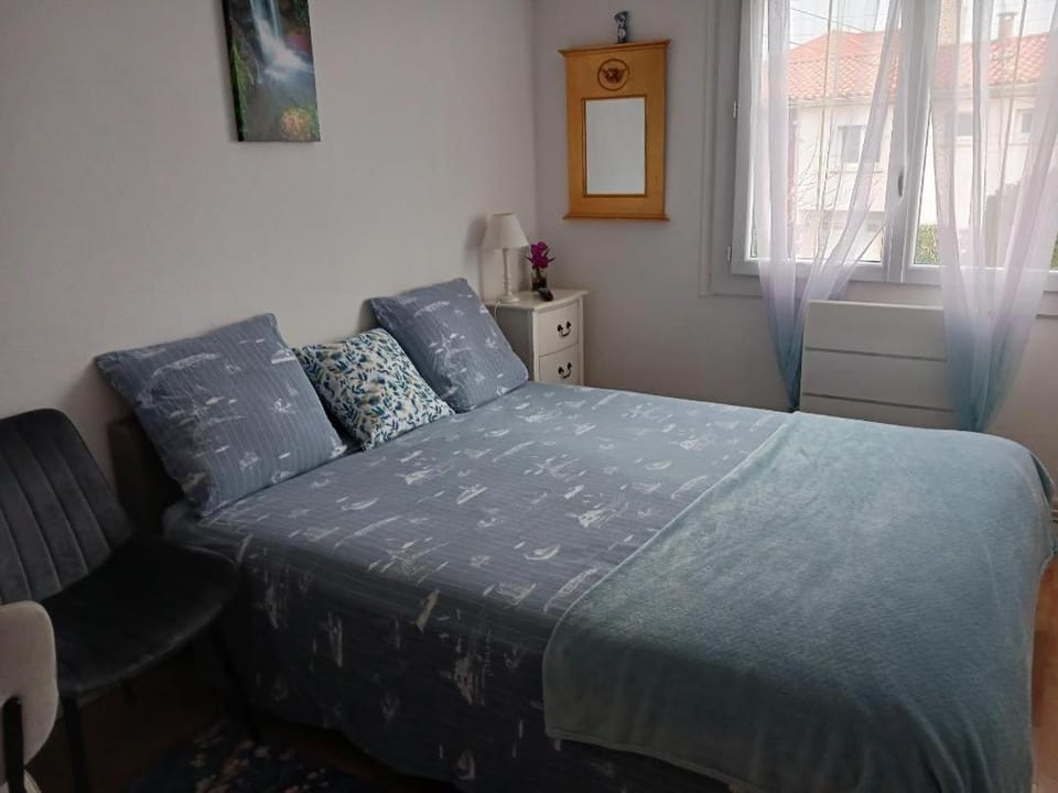 CHAMBRE CONFORTABLE,GARE,Climatisation,PARKING,WIFI,pt déjeuner compris Vacation rental in Perpignan