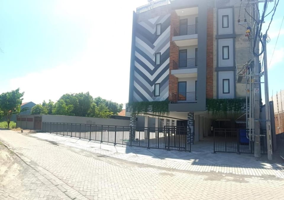 DJURAGANKAMAR GUNUNG ANYAR Hostel in Surabaya