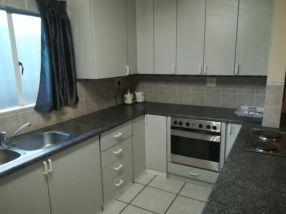 Kitchen or kitchenette, Communal kitchen