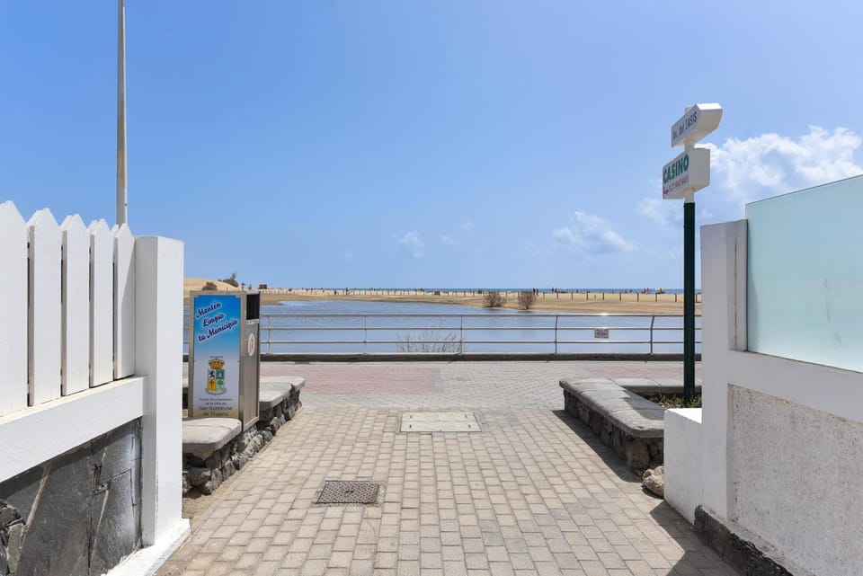 Property building, Facade/entrance, Day, Natural landscape, Sea view