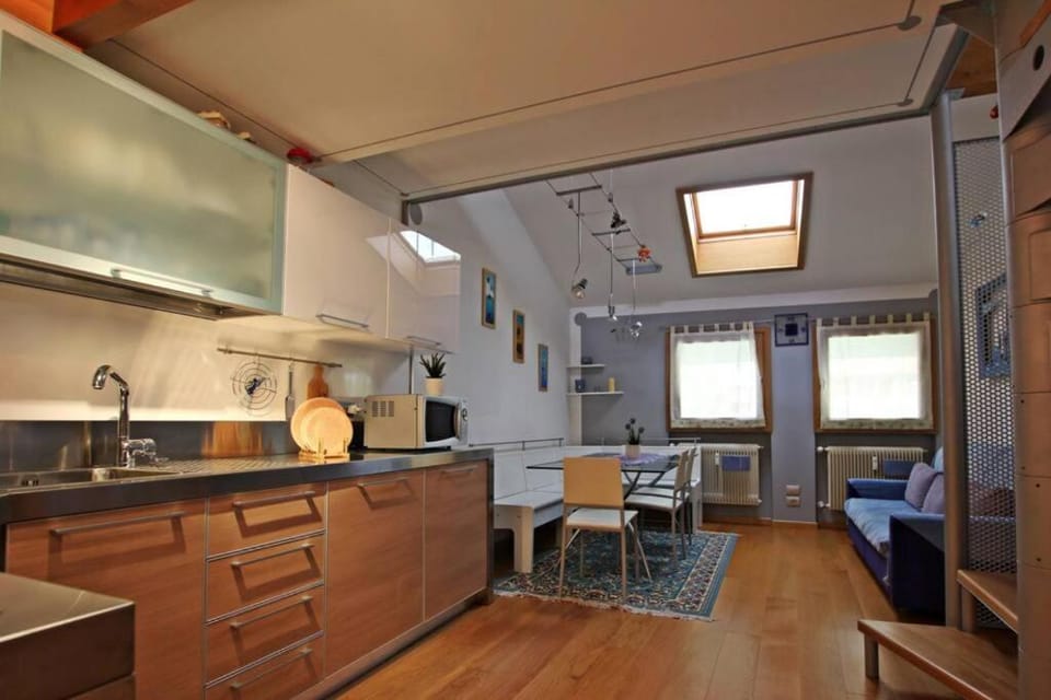 Kitchen or kitchenette, Living room