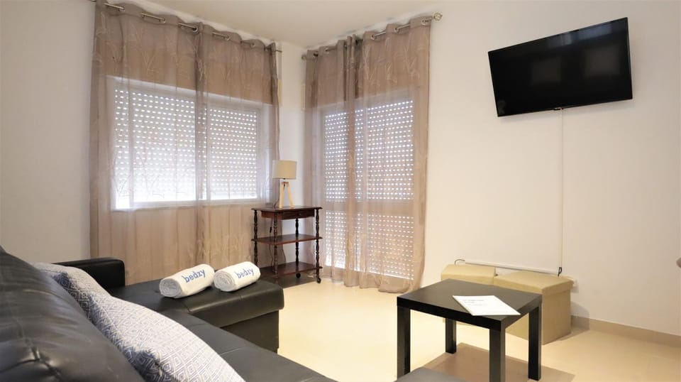 Communal lounge/ TV room, TV and multimedia, Living room, Seating area
