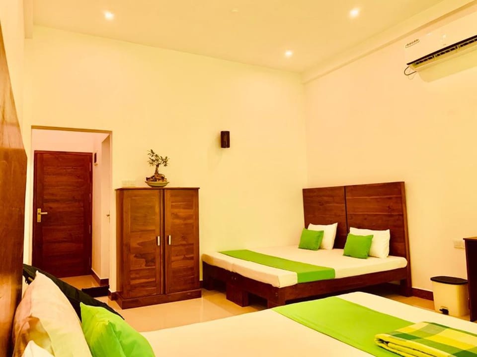 Elegant Lake Yala Safari House Hotel in Southern Province