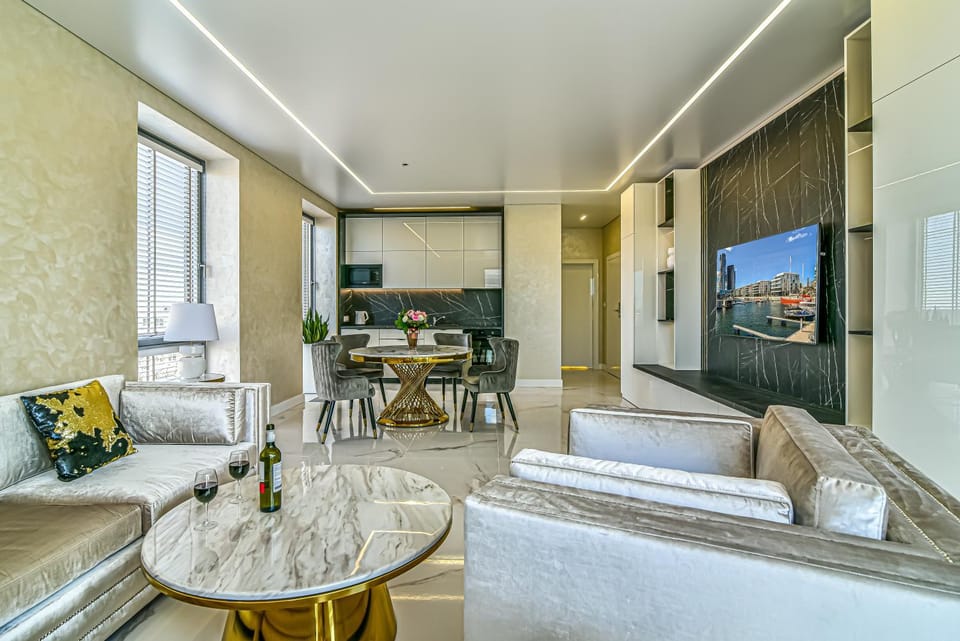 TV and multimedia, Kitchen or kitchenette, Living room, Photo of the whole room, Seating area, Dining area