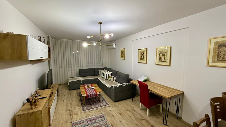 TV and multimedia, Living room, Seating area, Dining area, air conditioner