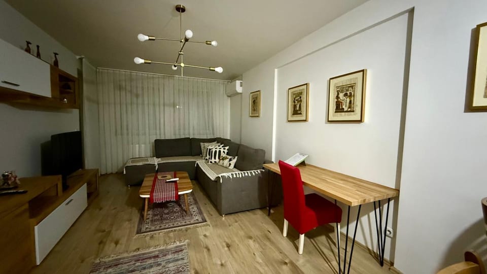 TV and multimedia, Living room, Seating area, air conditioner