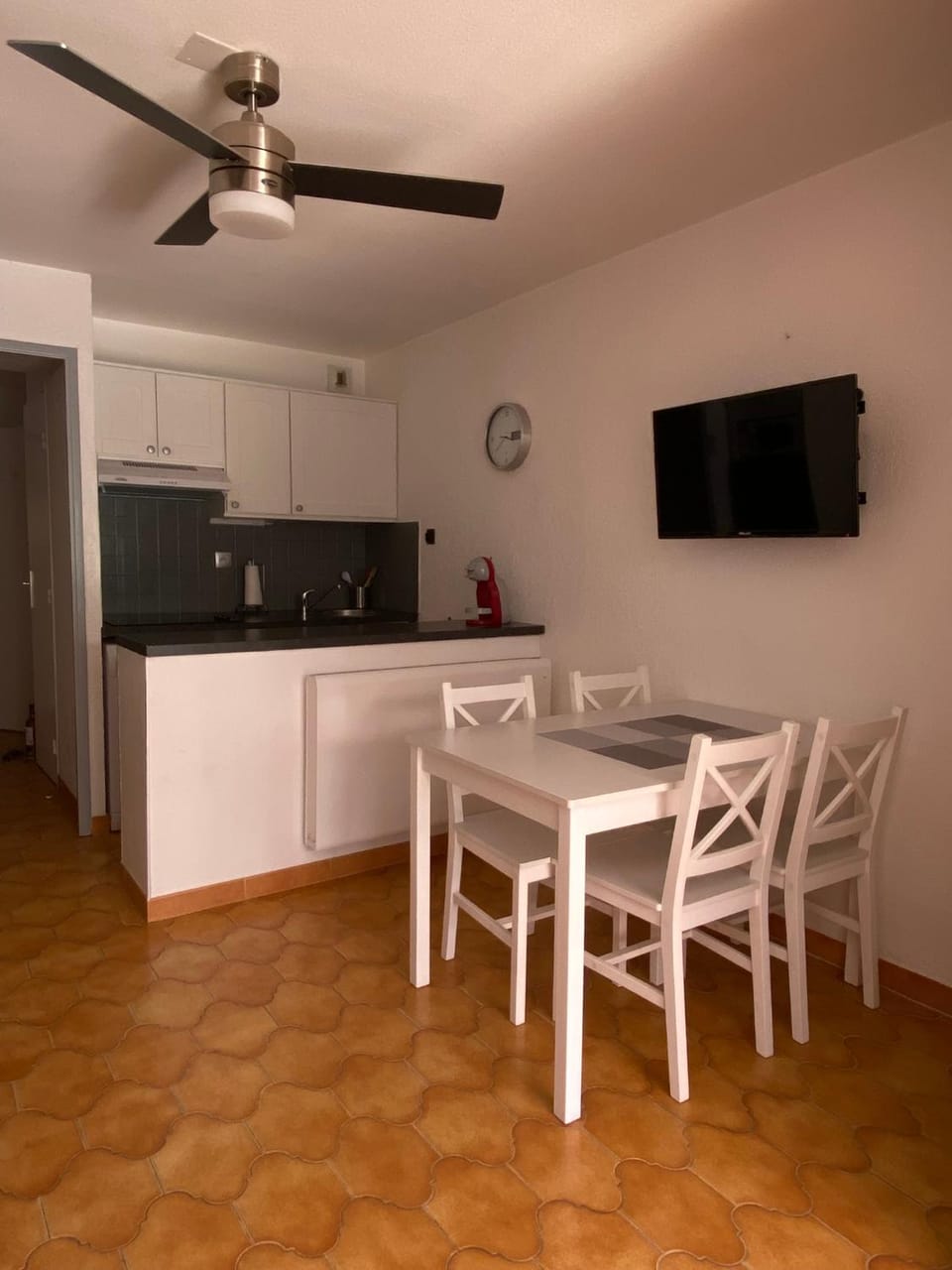 Dining area, kitchen