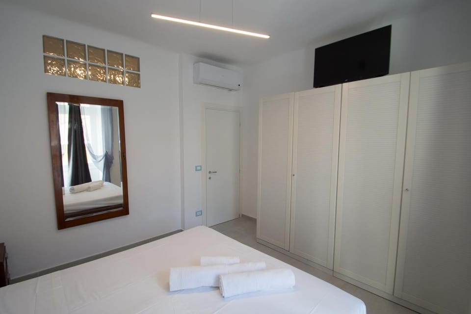 Bedroom, wardrobe, air conditioner