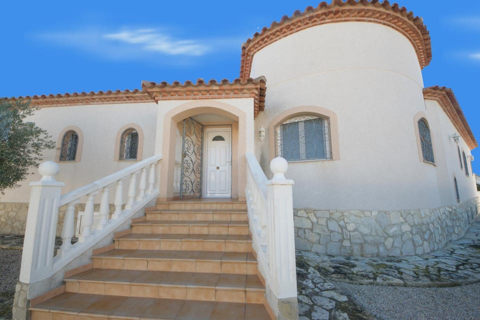 Property building, Facade/entrance, Off site