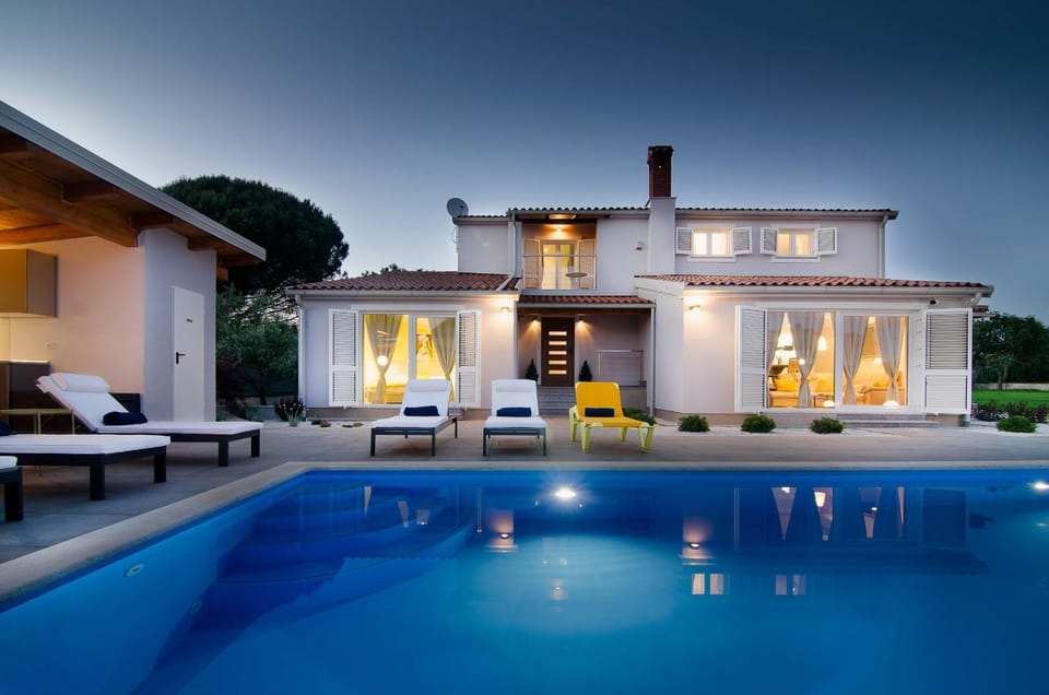 Property building, Swimming pool