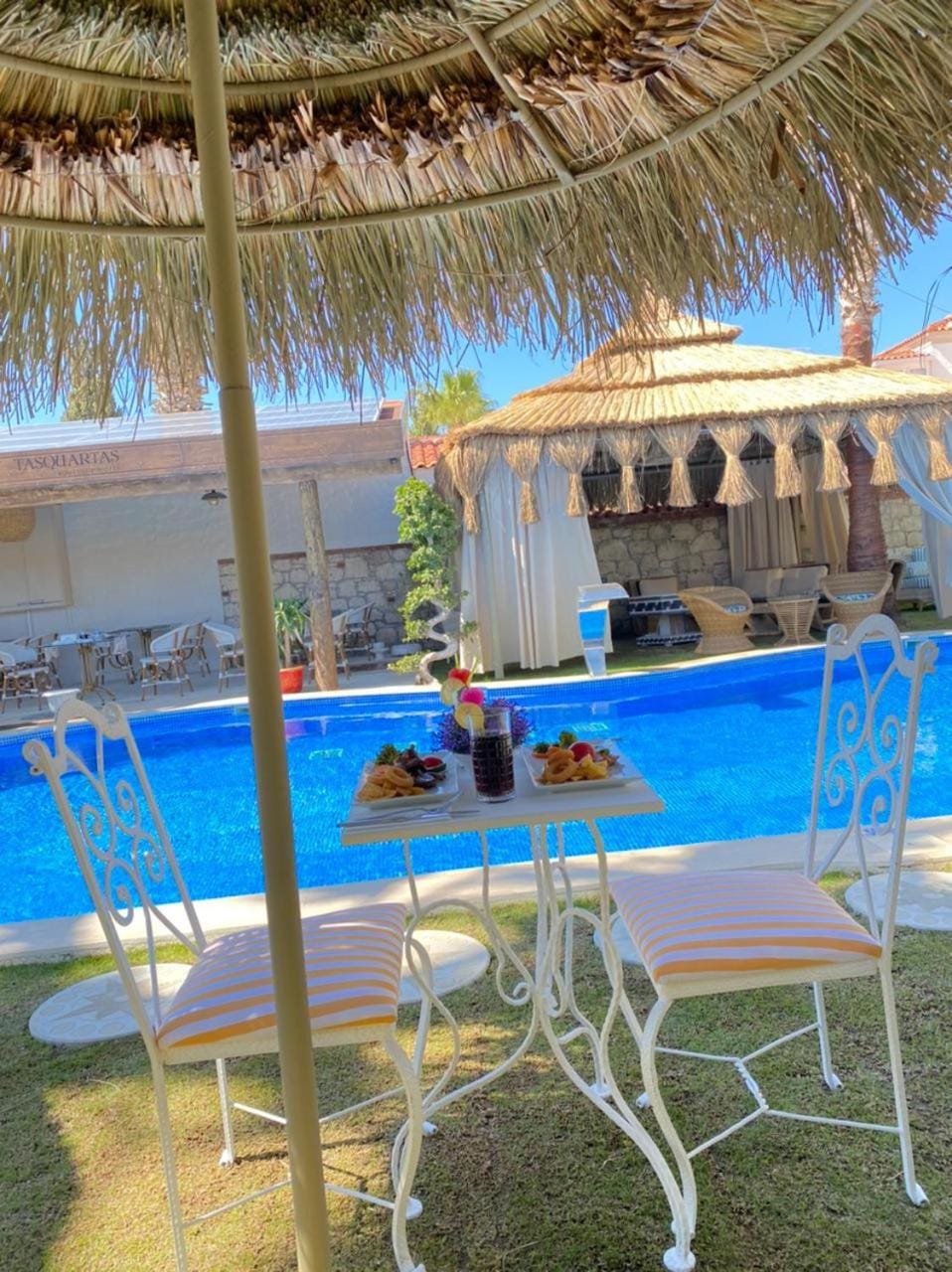 Lounge or bar, Swimming pool