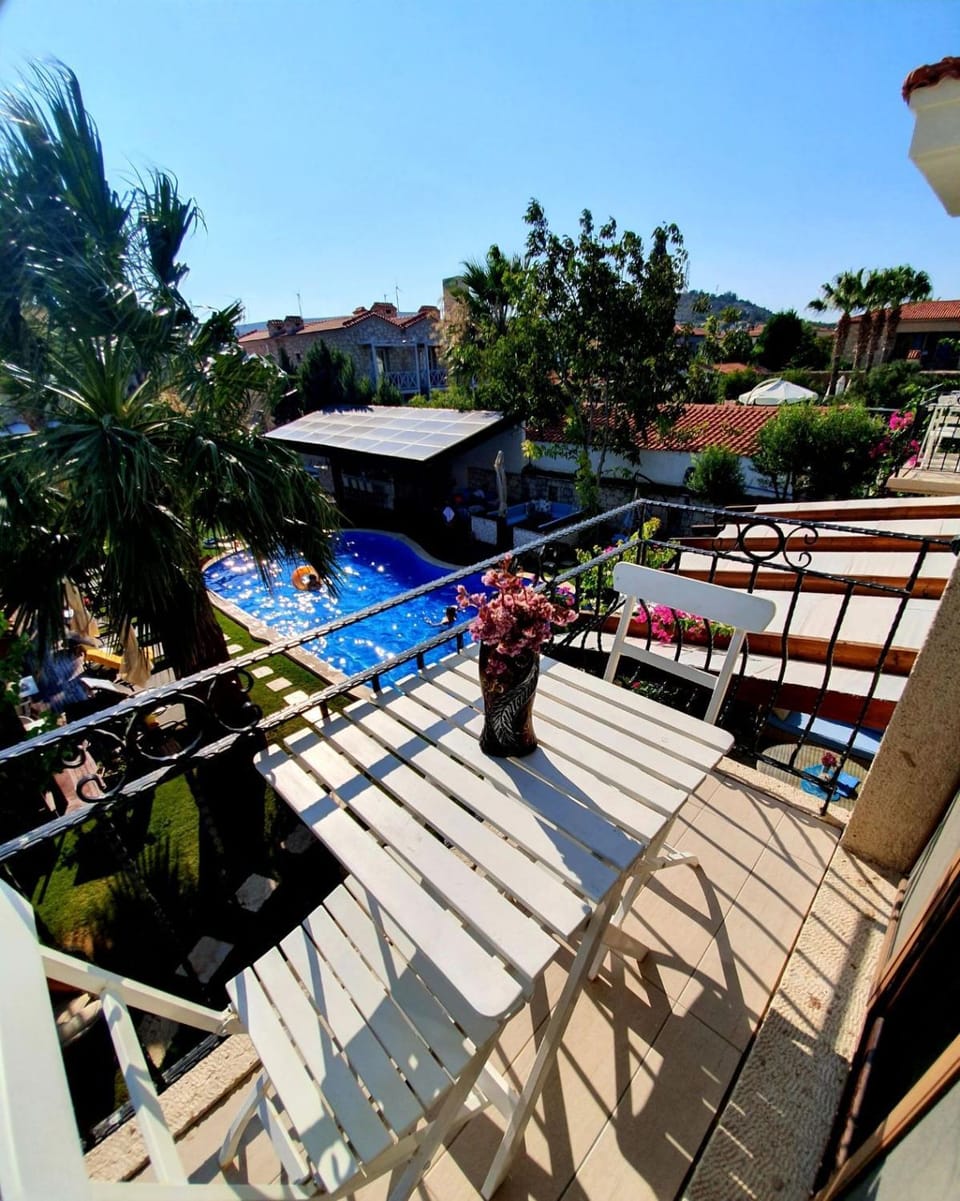 Balcony/Terrace, Pool view, Swimming pool