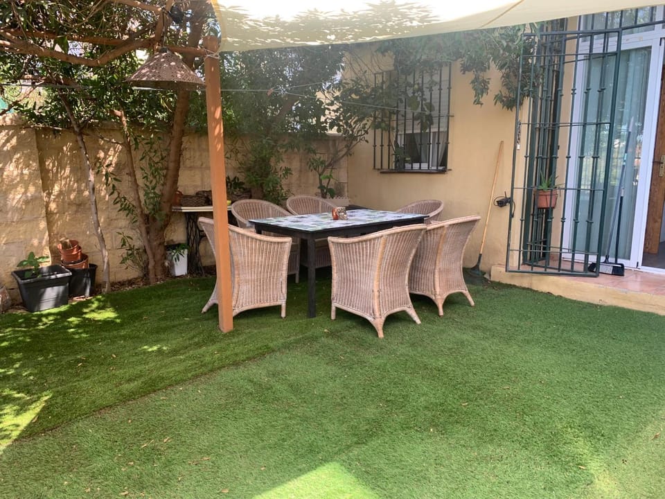 Apartamento con jardín y piscina en el faro de calaburras Apartment in Costa del Sol