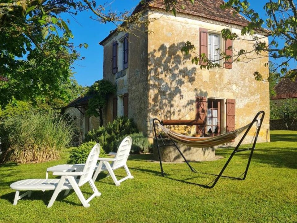 Maison rénovée paisible près Lalinde, grand jardin - FR-1-616-21 House in Occitanie