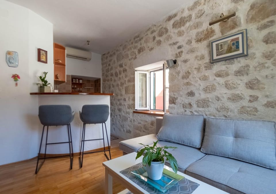 TV and multimedia, View (from property/room), View (from property/room), Kitchen or kitchenette, Living room, Dining area, Communal kitchen, City view, Landmark view