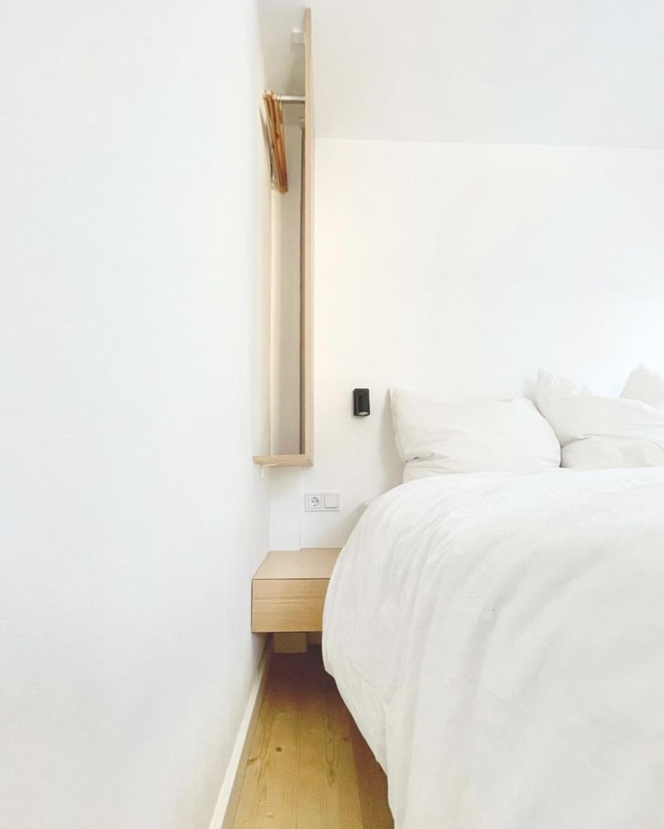 Property building, Bed, Bedroom
