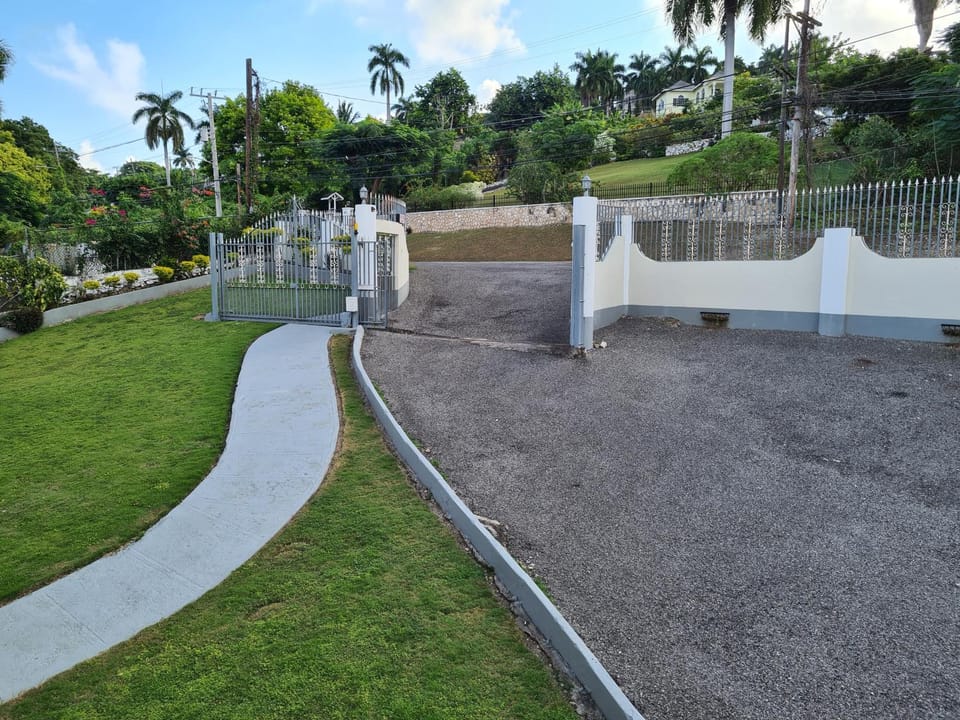 La Rose Apartment Apartment in Montego Bay