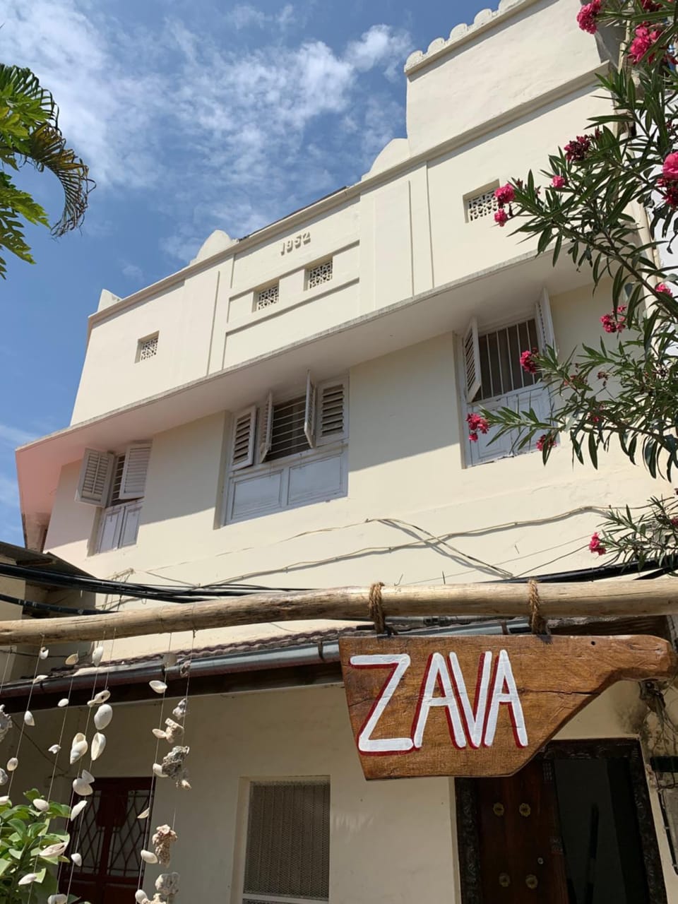 Property building, Facade/entrance, Location