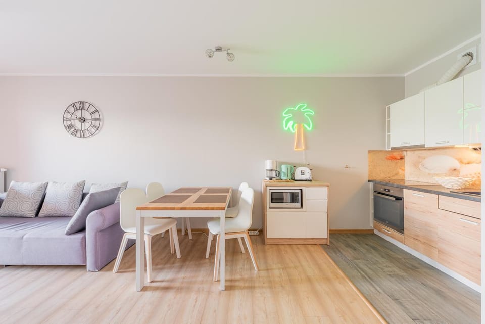Kitchen or kitchenette, Living room, Dining area, minibar, pet friendly, stove, toaster, kitchen