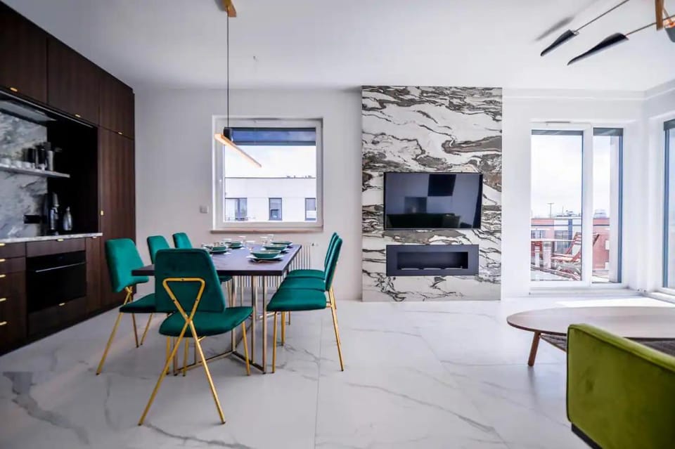 Coffee/tea facilities, Kitchen or kitchenette, Dining area, City view