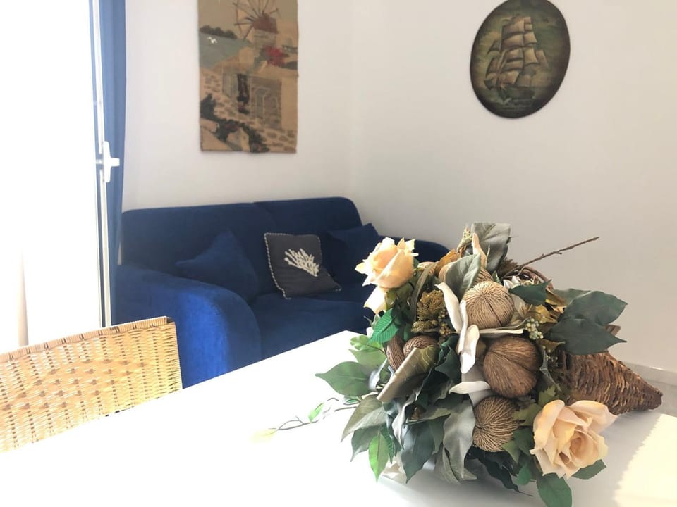 Living room, Decorative detail, Seating area