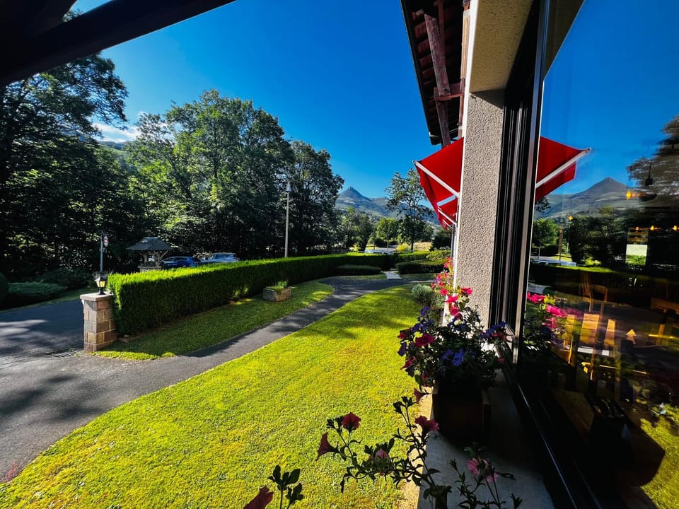 Property building, Restaurant/places to eat