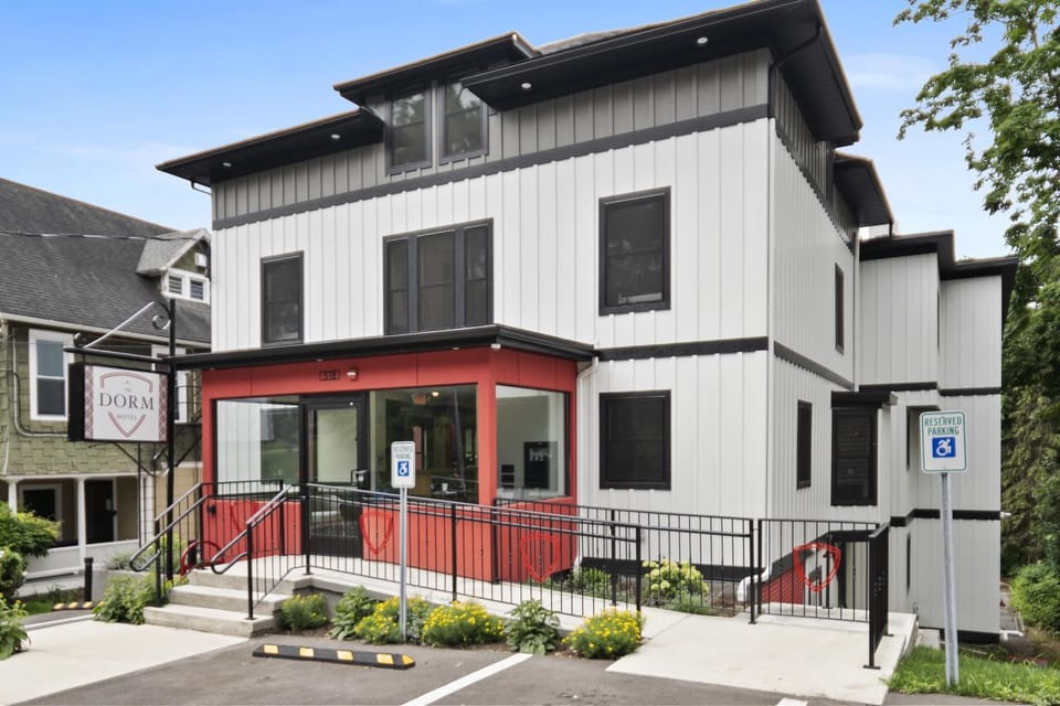 Property building, Facade/entrance