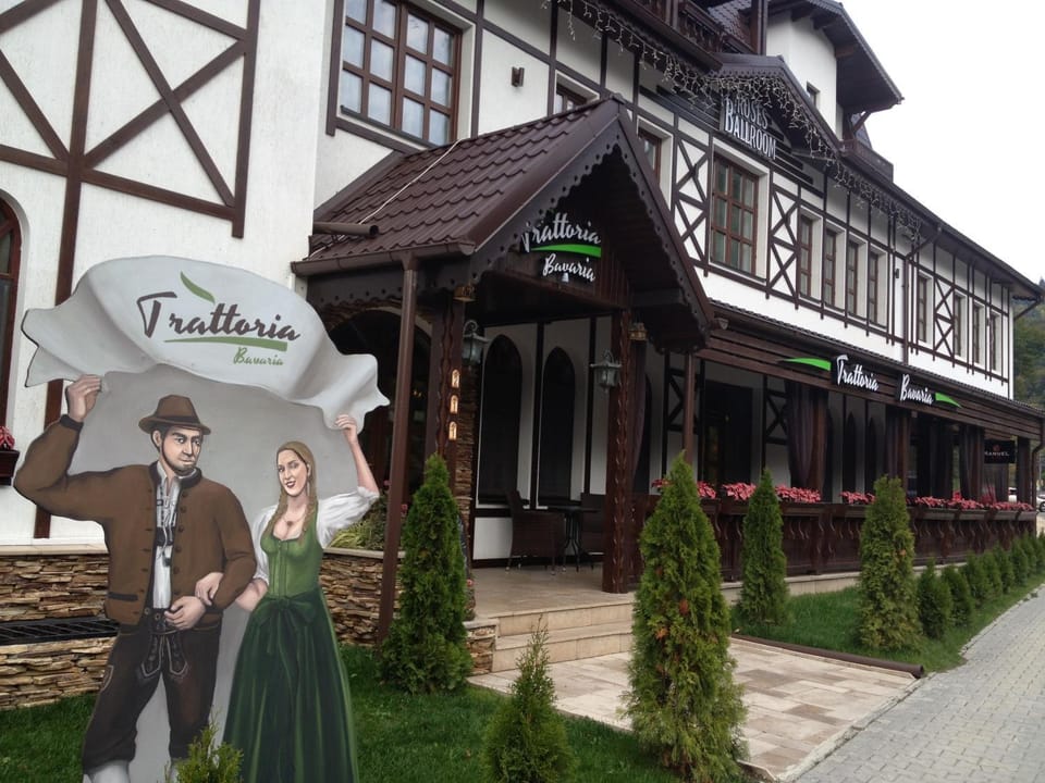 Restaurant/places to eat, Facade/entrance