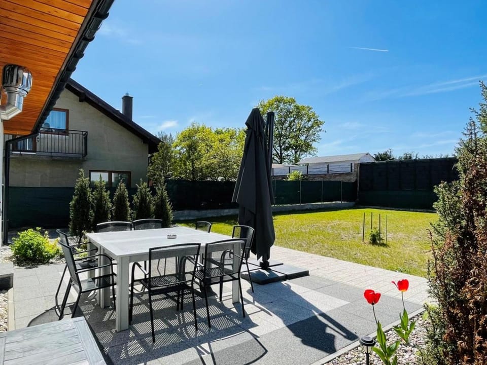 Property building, Day, Garden, Garden view