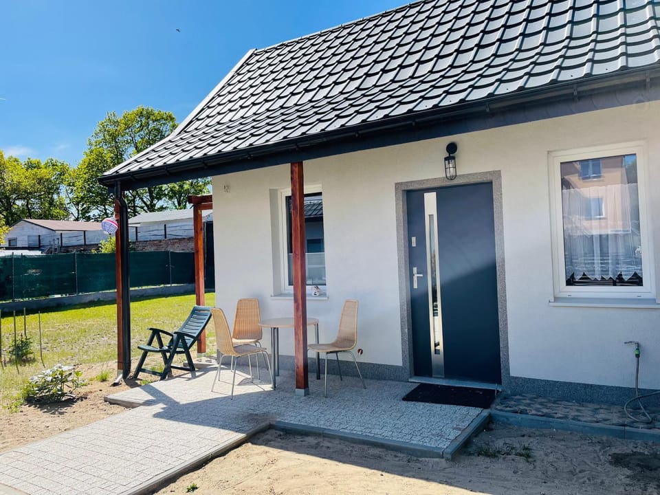 Property building, Patio, Facade/entrance