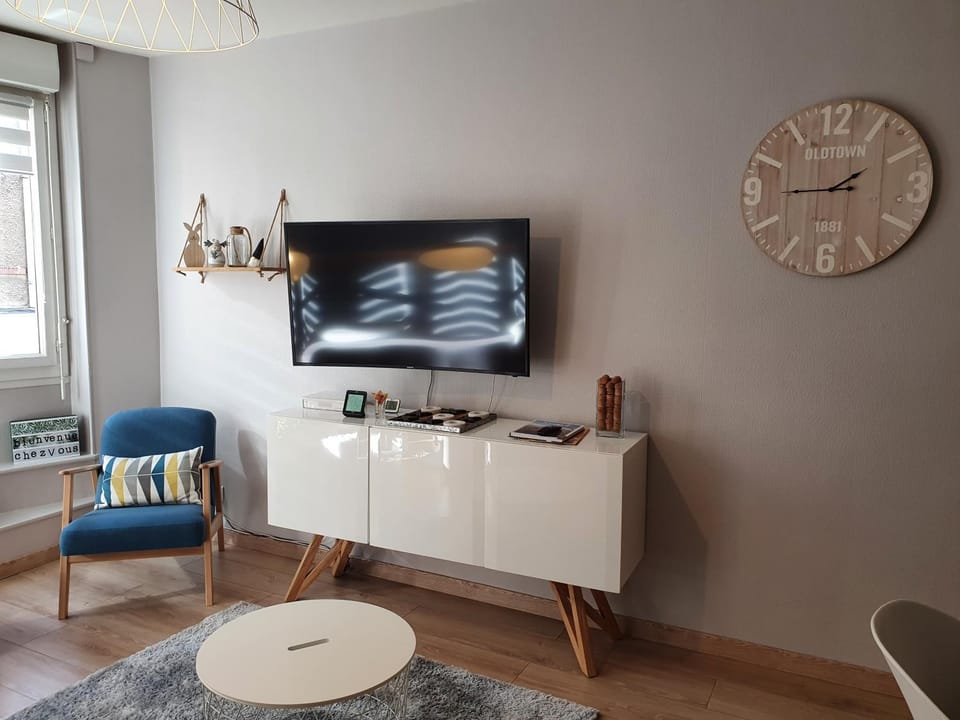 GRAND T3 70m2 ,COSY TOUT CONFORT ,2 CHAMBRES, 6 PERSONNES ,PARKING PRIVÉ SÉCURISÉ Apartment in Reims