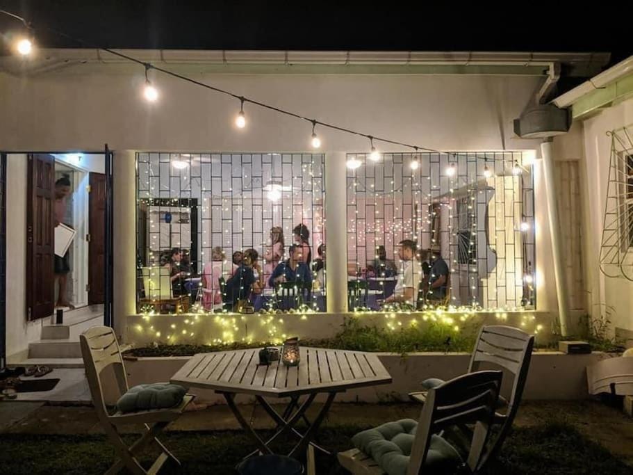 Kismet Garden Cottages - Dover Beach House in Oistins